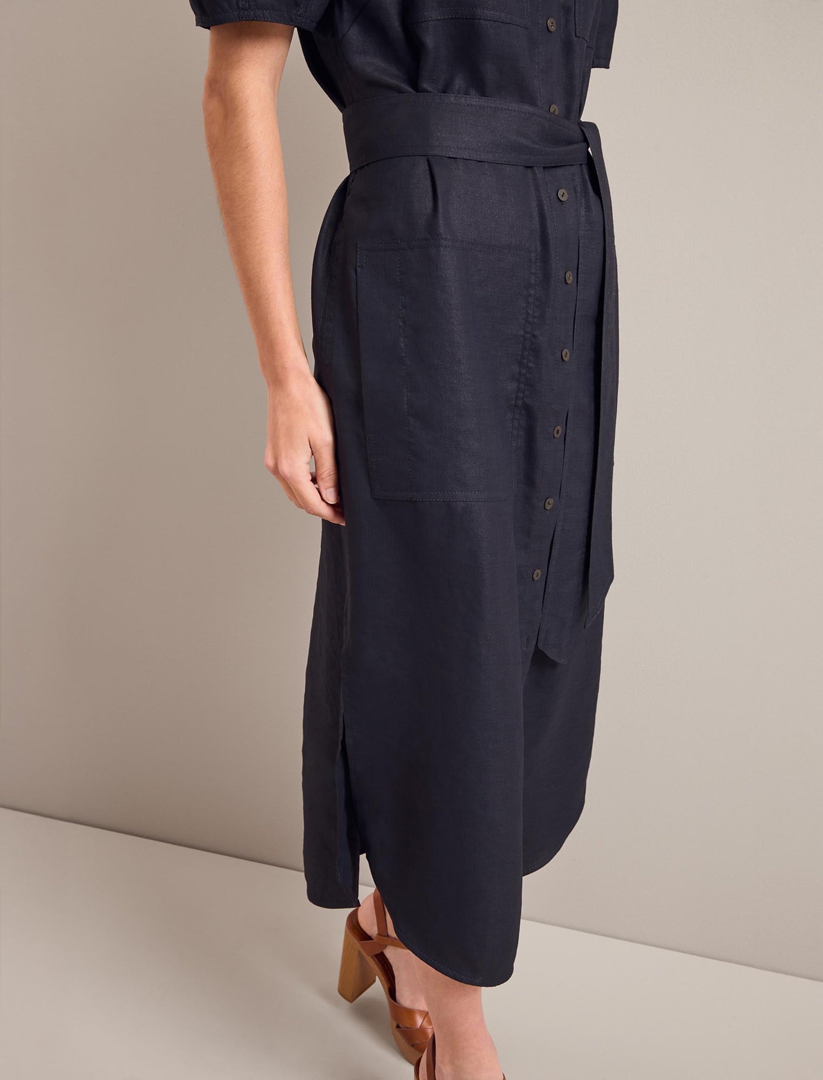 ★EU発*COS*新作*European Flax リネンTシャツ/NAVY★ Lyra Techni Linen Utility Maxi Shirt Dress - Navy