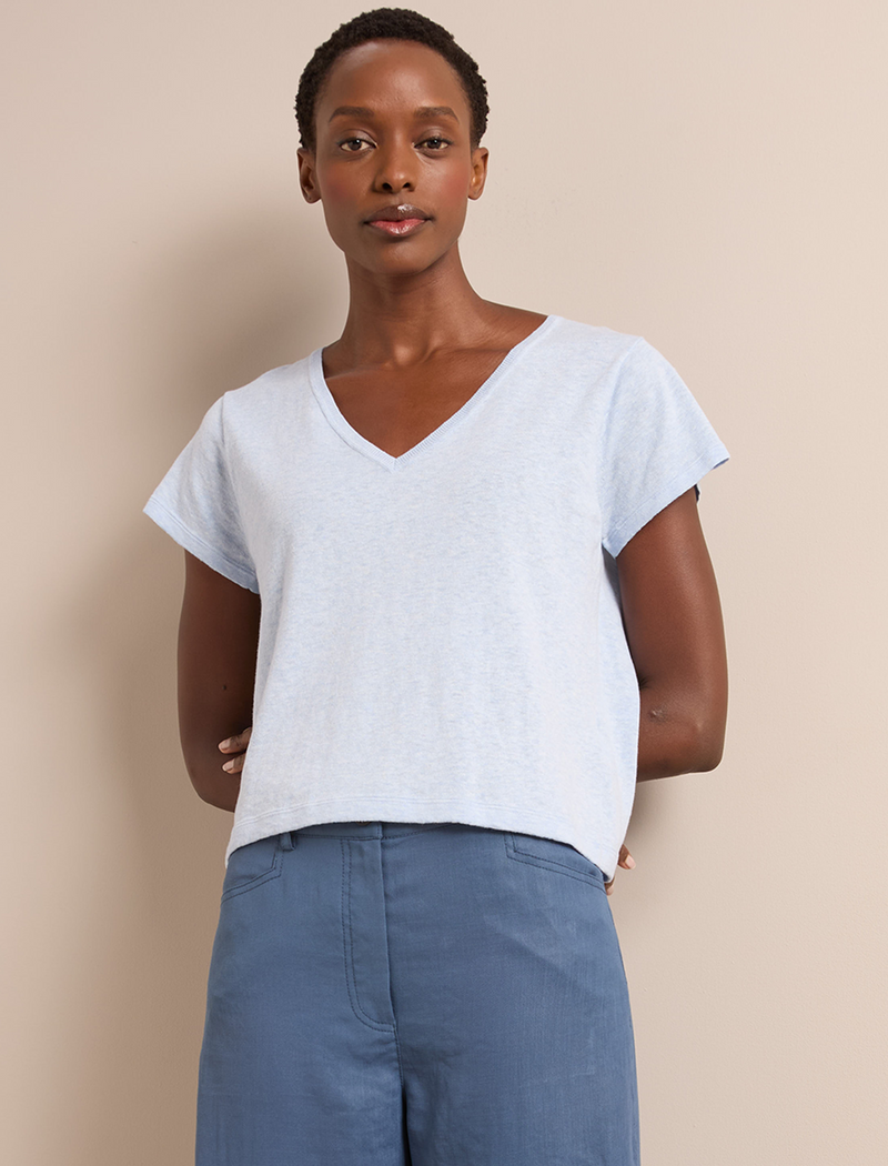 Madison Linen Blend V Neck Knit T-Shirt - Pale Blue